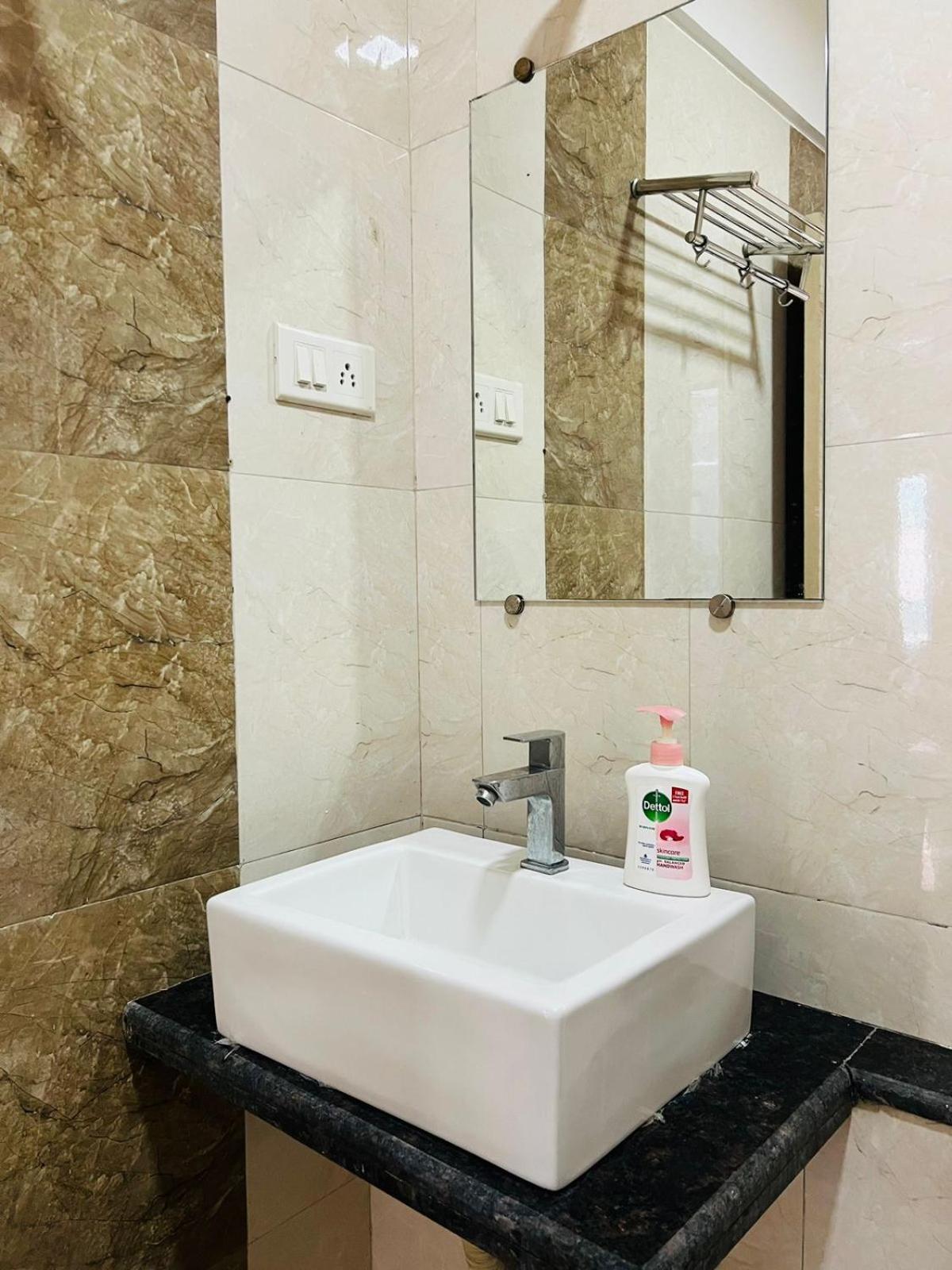 Luna Spaces- Near Mumbai International Airport Экстерьер фото
